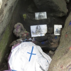 Photo of grave of Mary set amont rocks.